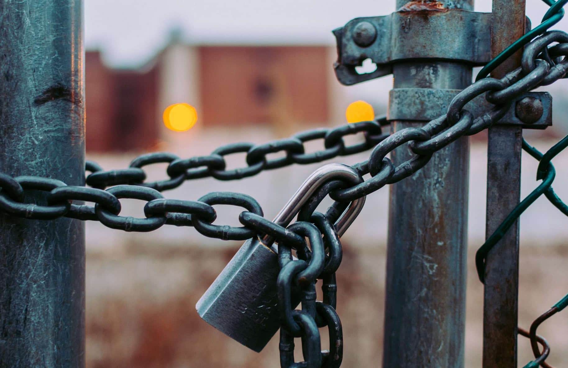 Chain and paddlock image